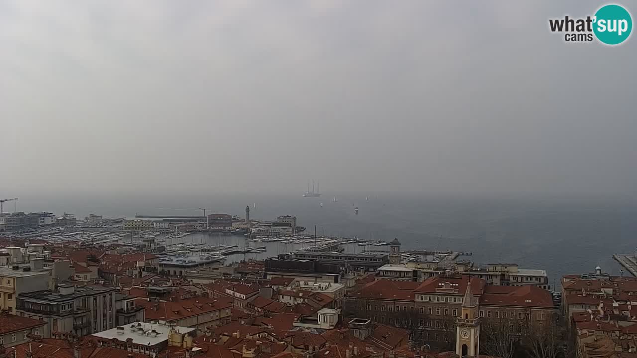 Webcam en direct Trieste, ville, golfe, port et château de Miramare