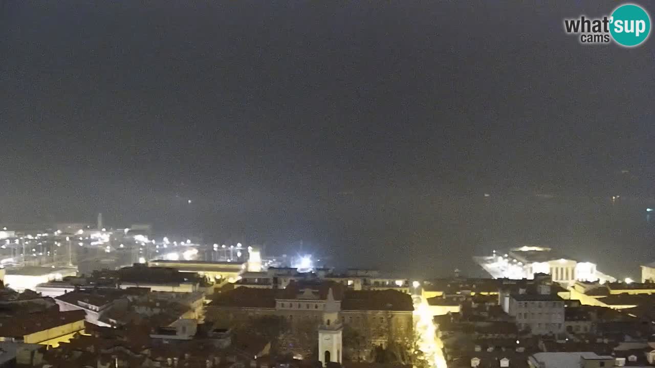 Webcam en direct Trieste, ville, golfe, port et château de Miramare