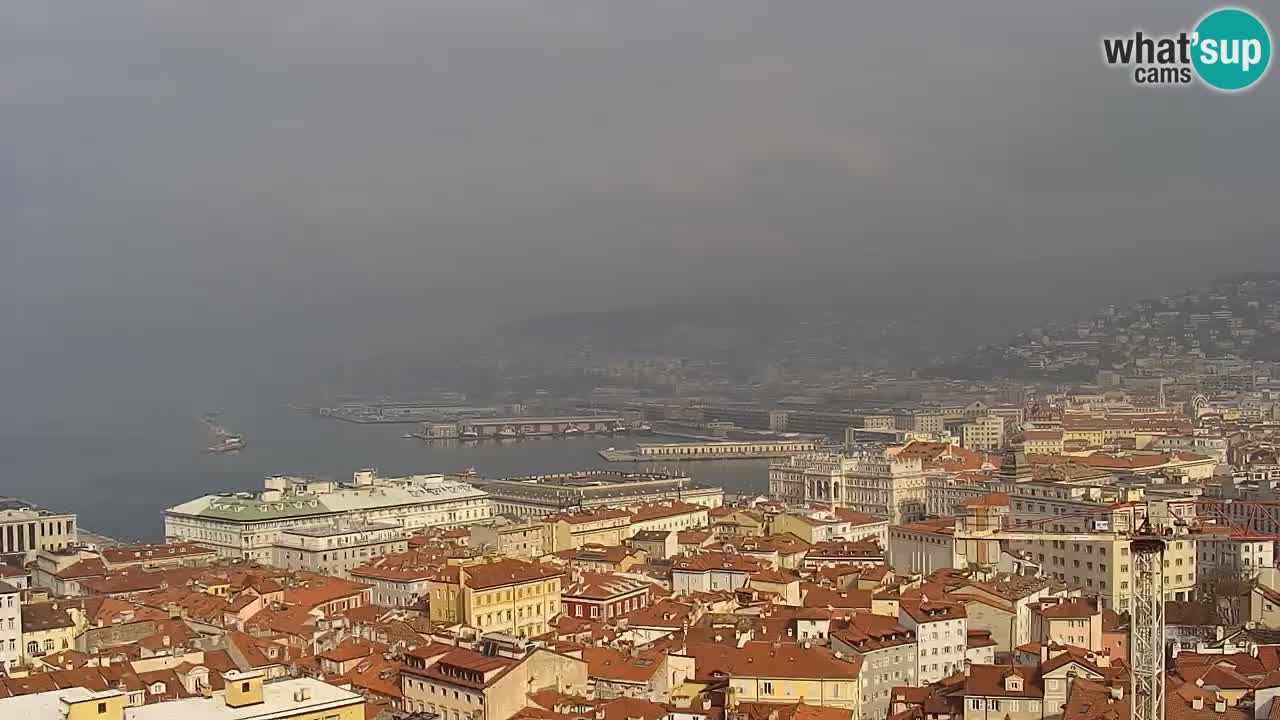 Webcam en direct Trieste, ville, golfe, port et château de Miramare