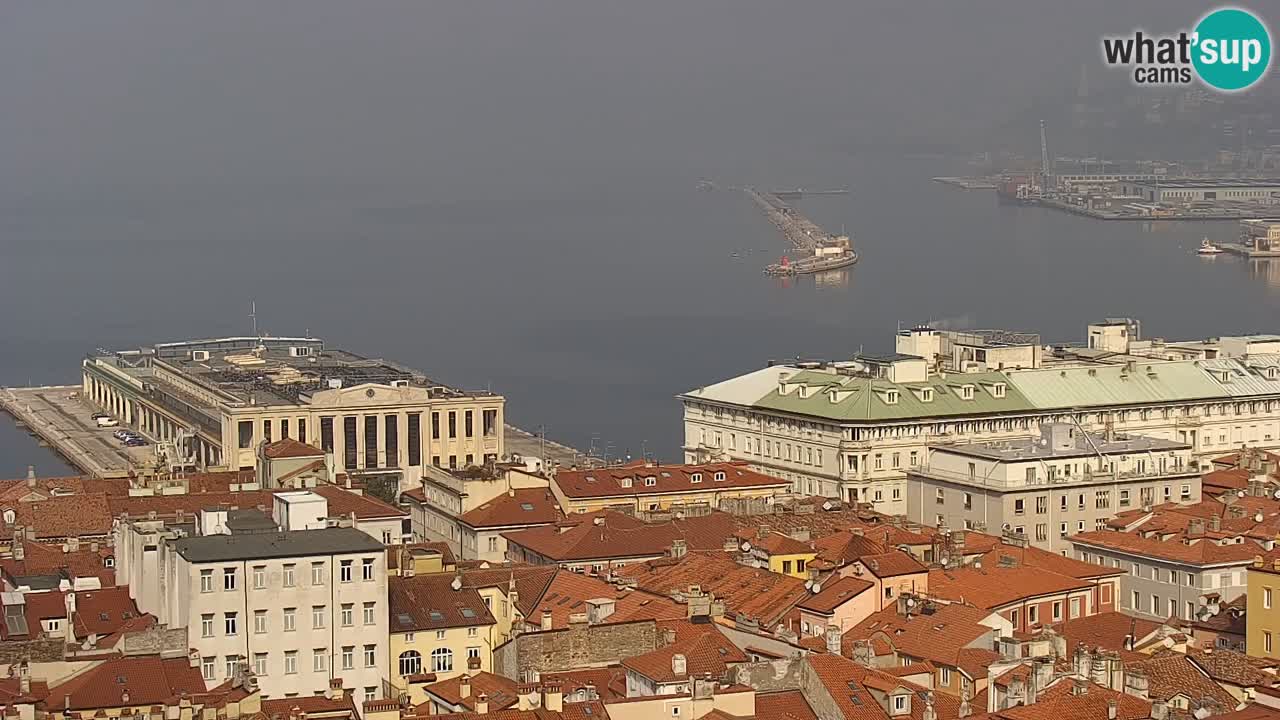 Webcam en direct Trieste, ville, golfe, port et château de Miramare