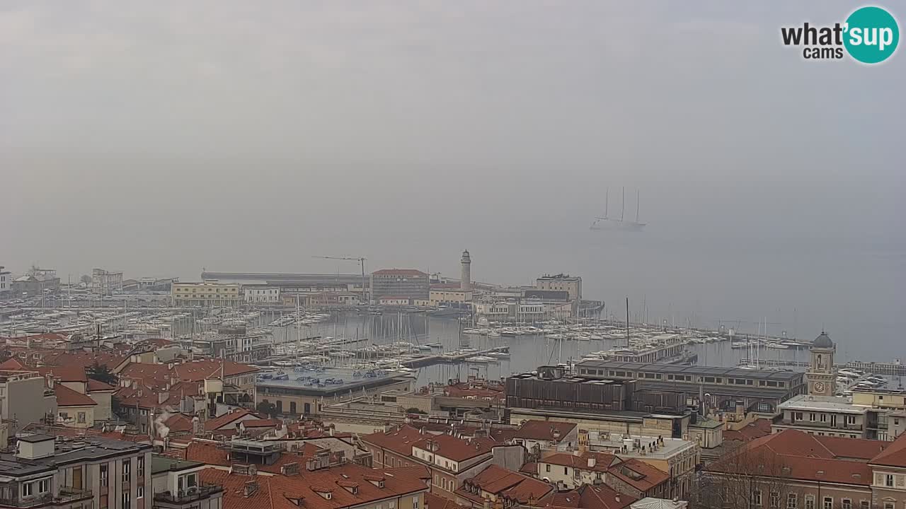 Webcam en direct Trieste, ville, golfe, port et château de Miramare