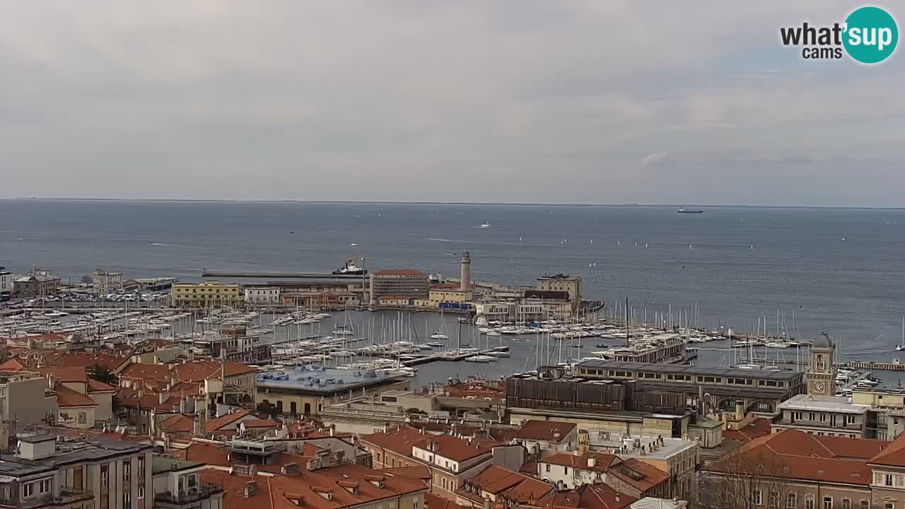 Webcam en direct Trieste, ville, golfe, port et château de Miramare