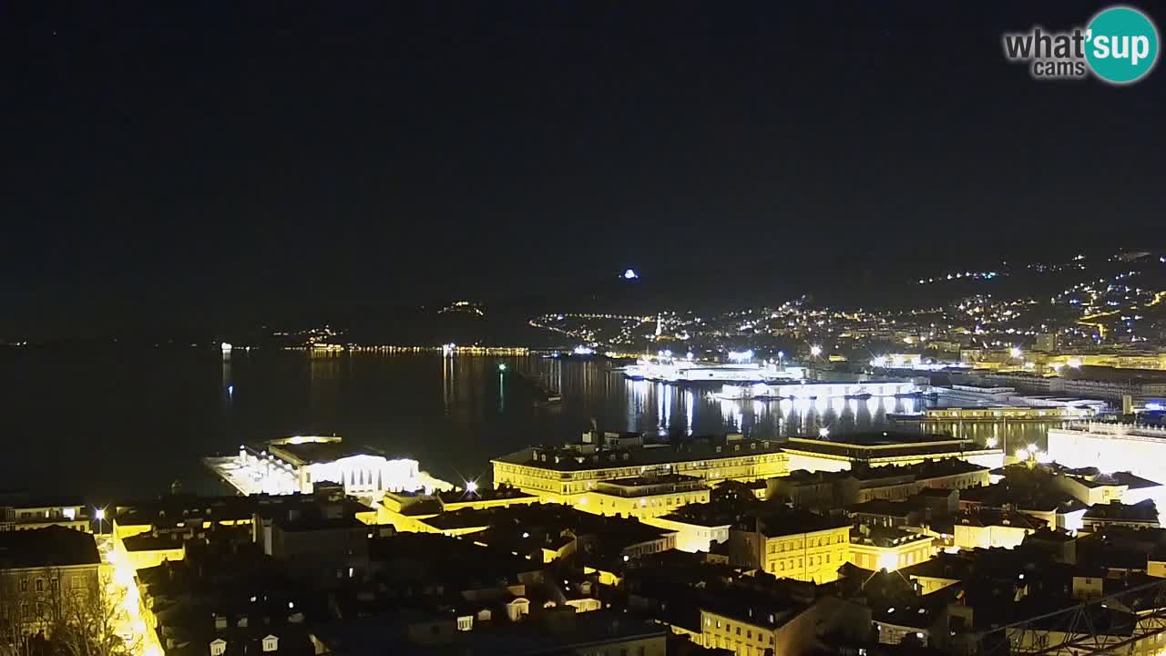 Webcam en direct Trieste, ville, golfe, port et château de Miramare