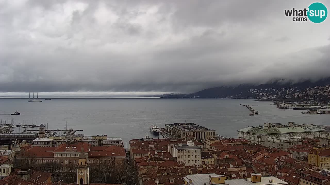 Webcam en direct Trieste, ville, golfe, port et château de Miramare