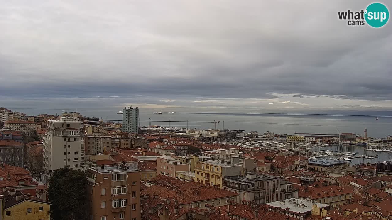 Webcam en direct Trieste, ville, golfe, port et château de Miramare