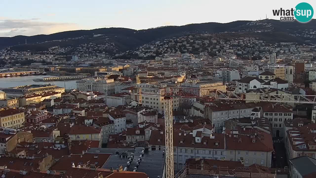 Webcam en direct Trieste, ville, golfe, port et château de Miramare