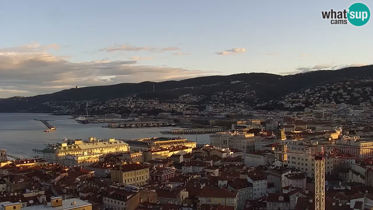 Live webcam Trieste – Panorama of the city, the Gulf, the maritime station and the Miramare castle