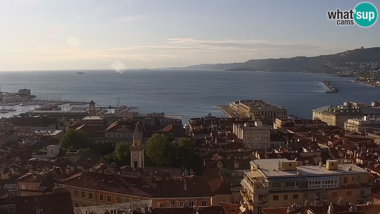 Webcam en direct Trieste, ville, golfe, port et château de Miramare