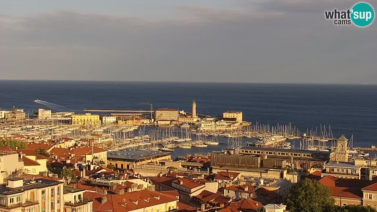 Live webcam Trieste – Panorama della città, del Golfo, stazione marittima e del castello di Miramare
