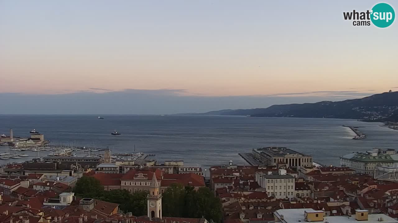Live webcam Trieste – Panorama of the city, the Gulf, the maritime station and the Miramare castle