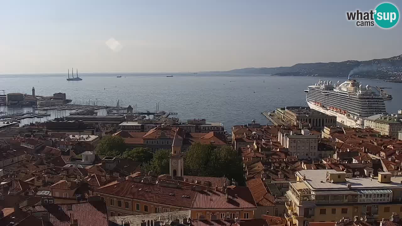 Webcam en direct Trieste, ville, golfe, port et château de Miramare