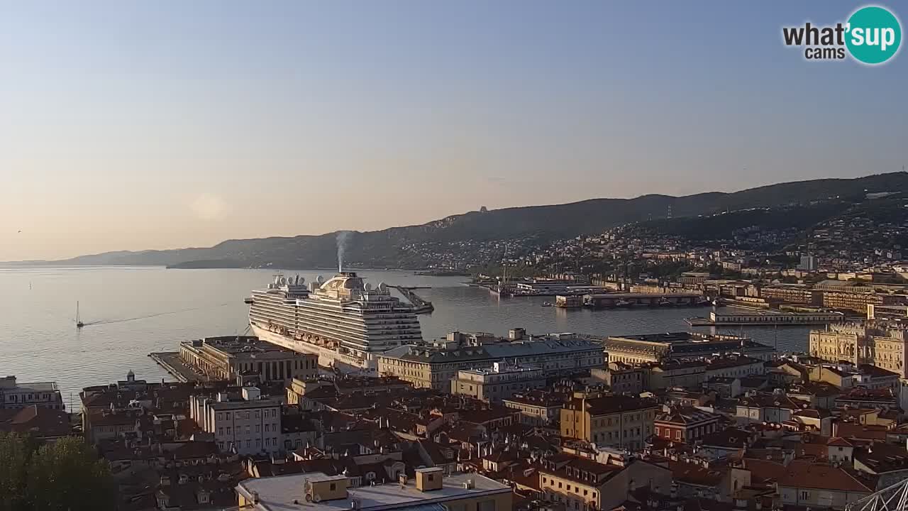 Live webcam Trieste – Panorama of the city, the Gulf, the maritime station and the Miramare castle