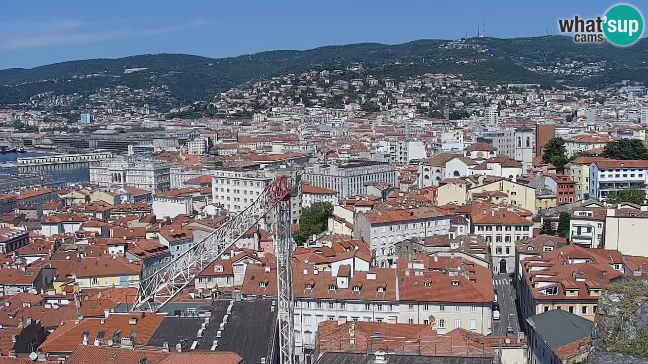 Web kamera Trst uživo – Panorama grada, zaljeva, pomorske postaje i dvorca Miramare