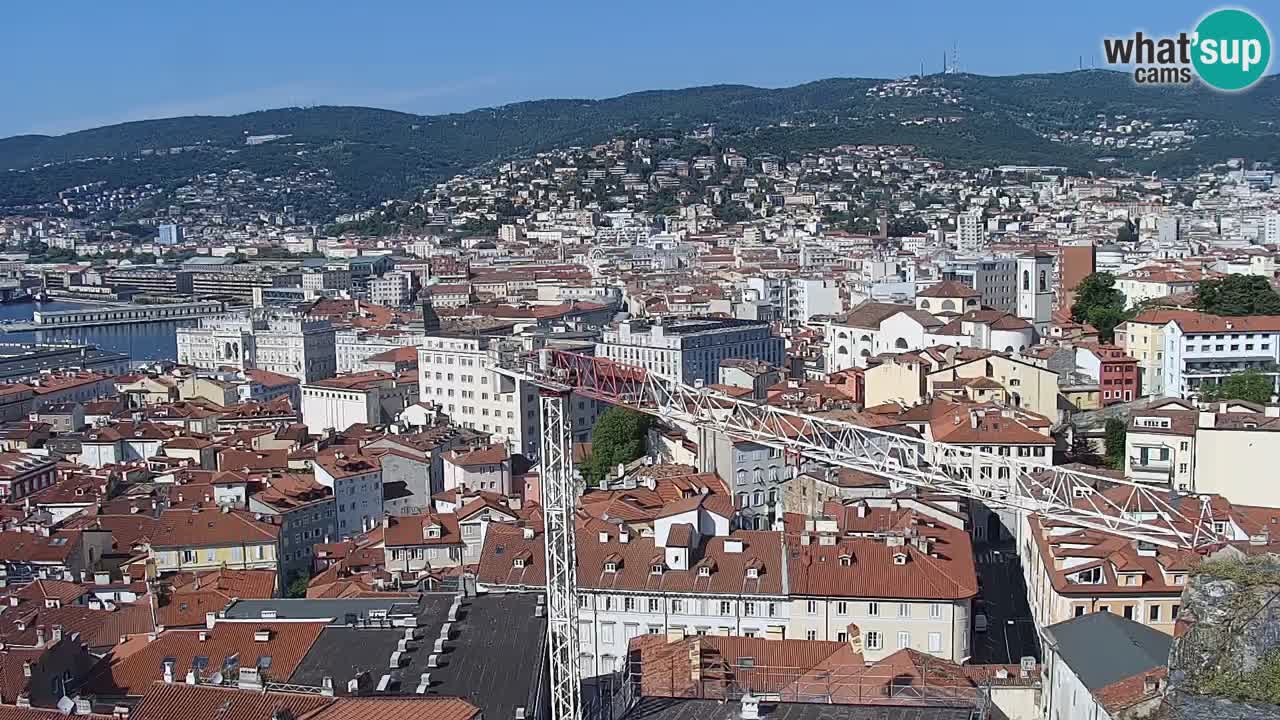 Web kamera Trst uživo – Panorama grada, zaljeva, pomorske postaje i dvorca Miramare