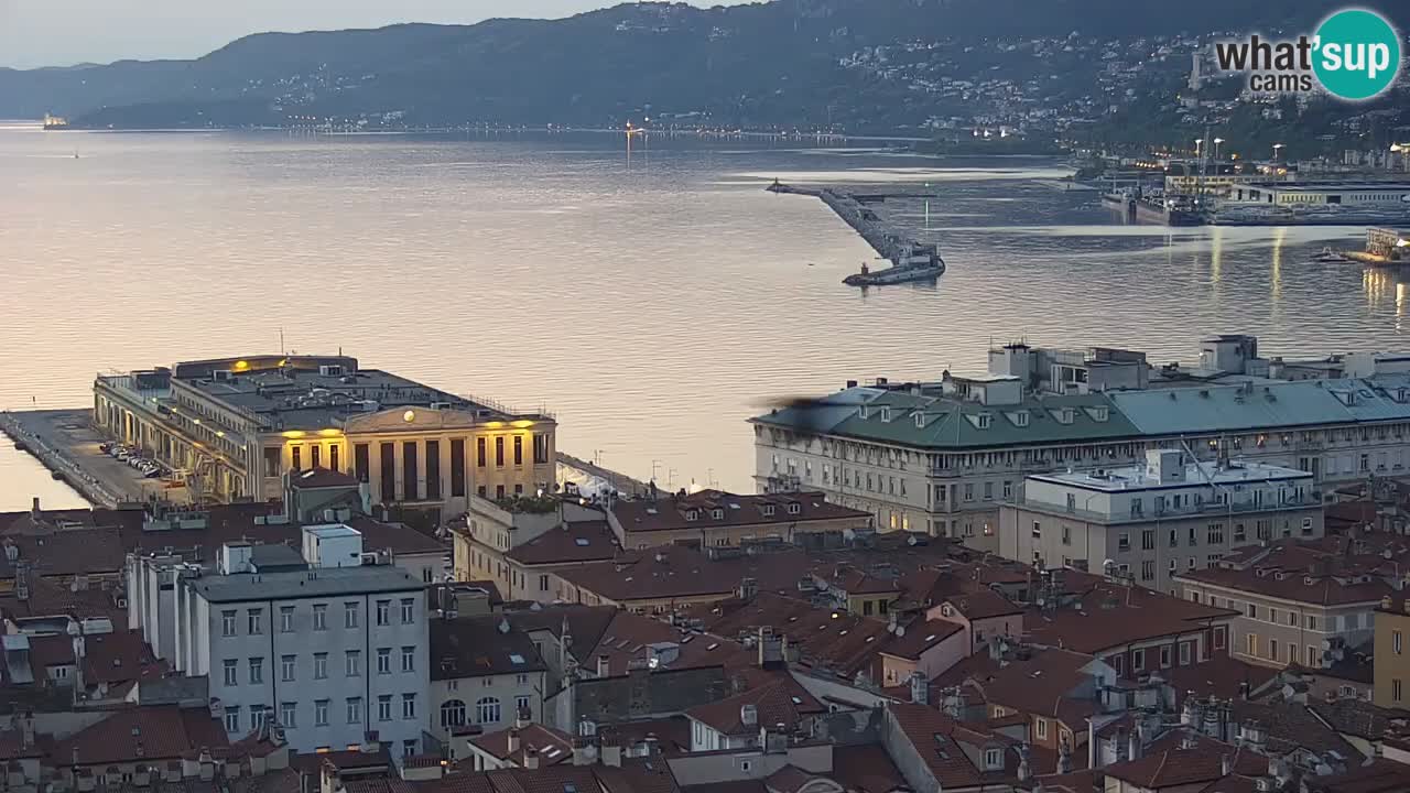 Live webcam Trieste – Panorama della città, del Golfo, stazione marittima e del castello di Miramare