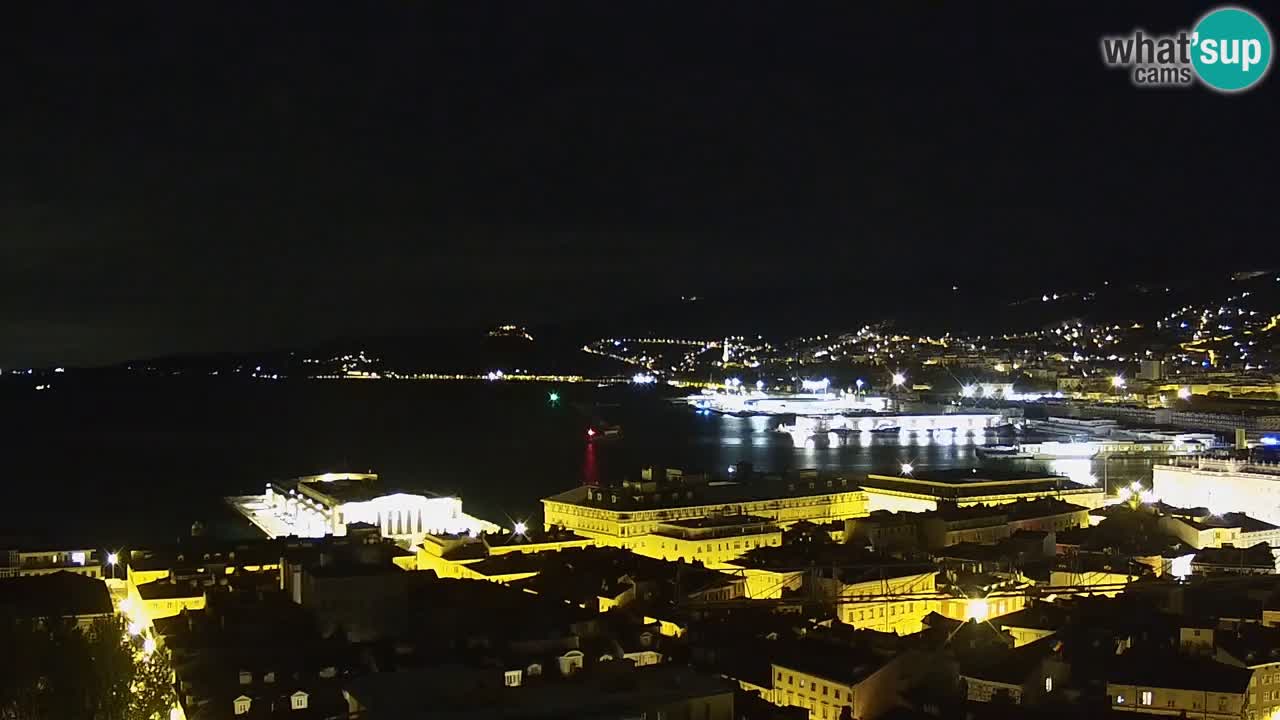 Webcam en direct Trieste, ville, golfe, port et château de Miramare