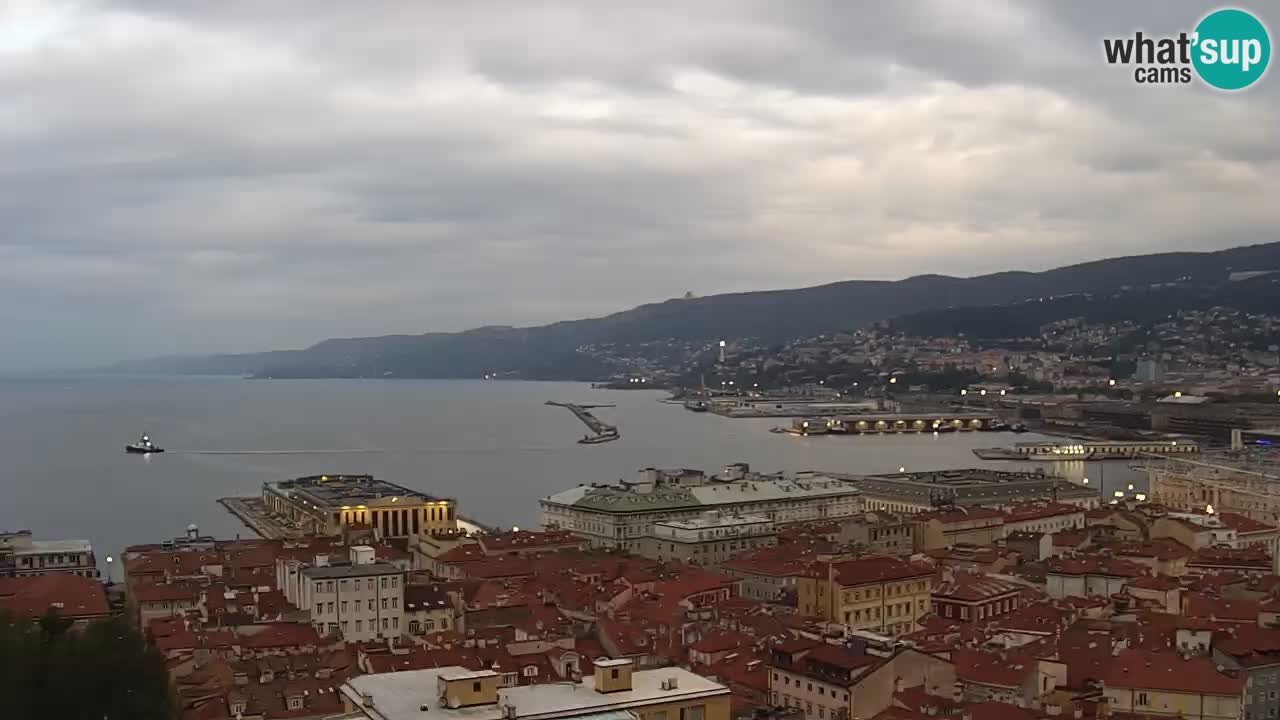Live webcam Trieste – Panorama of the city, the Gulf, the maritime station and the Miramare castle