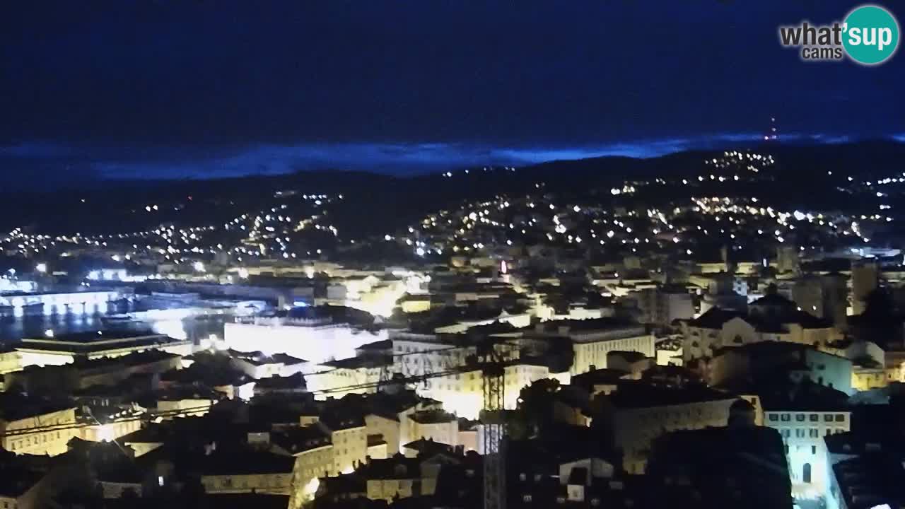 Webcam en direct Trieste, ville, golfe, port et château de Miramare