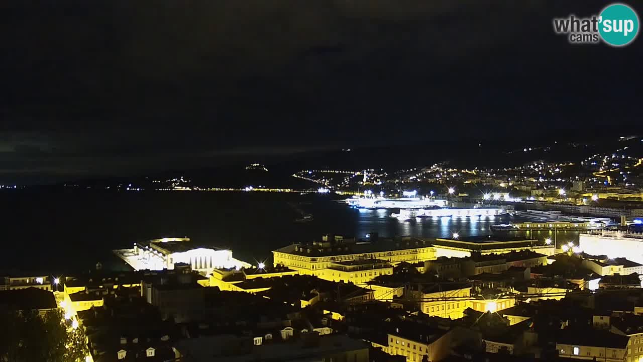 Webcam en direct Trieste, ville, golfe, port et château de Miramare