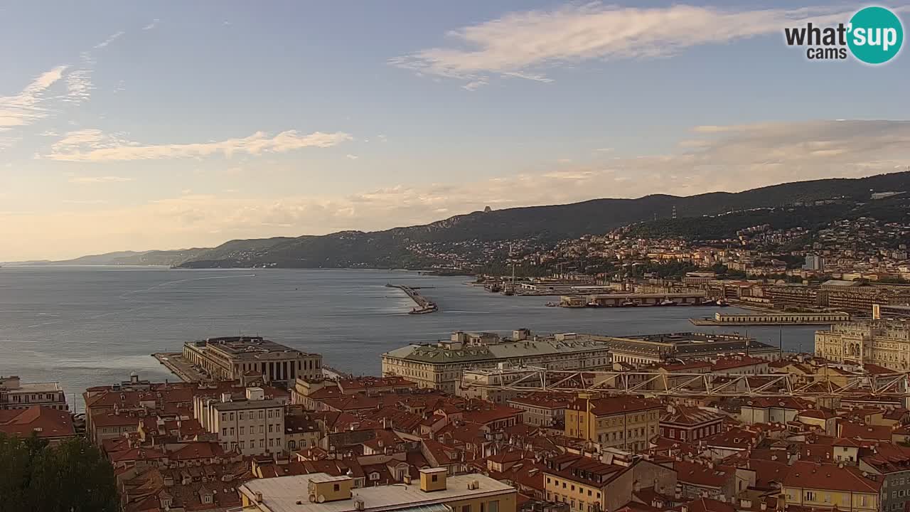 Live webcam Trieste – Panorama of the city, the Gulf, the maritime station and the Miramare castle
