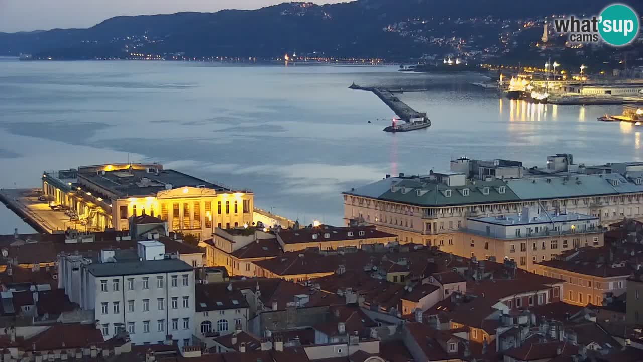 Webcam en direct Trieste, ville, golfe, port et château de Miramare