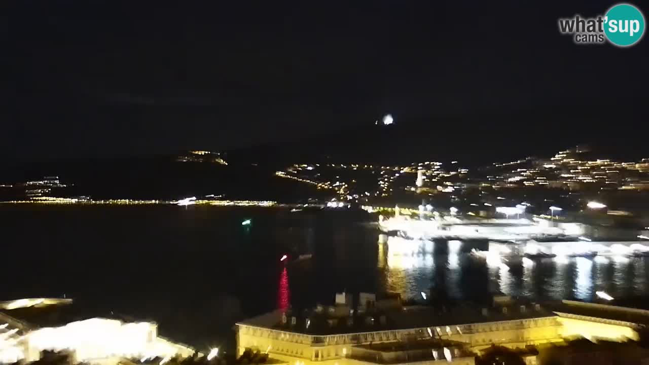 Webcam en direct Trieste, ville, golfe, port et château de Miramare