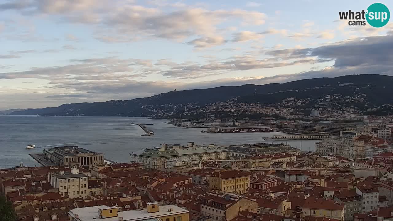 Live webcam Trieste – Panorama of the city, the Gulf, the maritime station and the Miramare castle