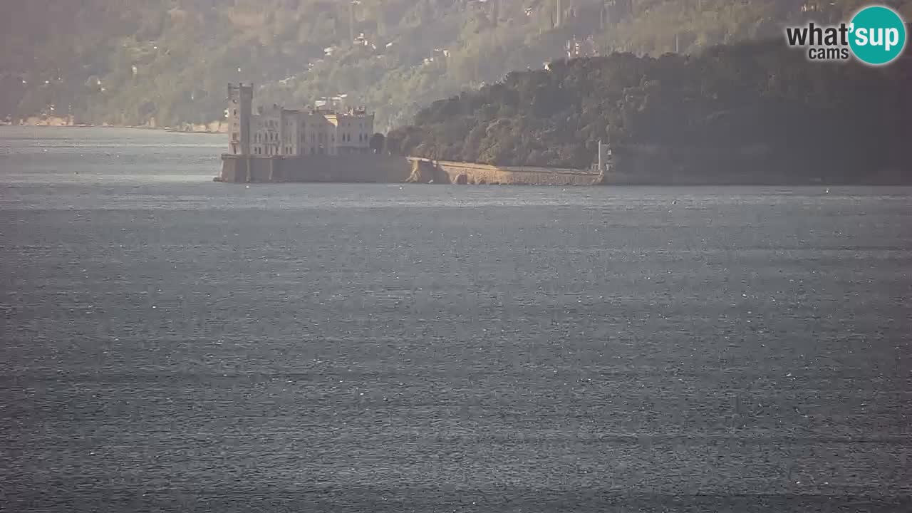 Webcam en direct Trieste, ville, golfe, port et château de Miramare