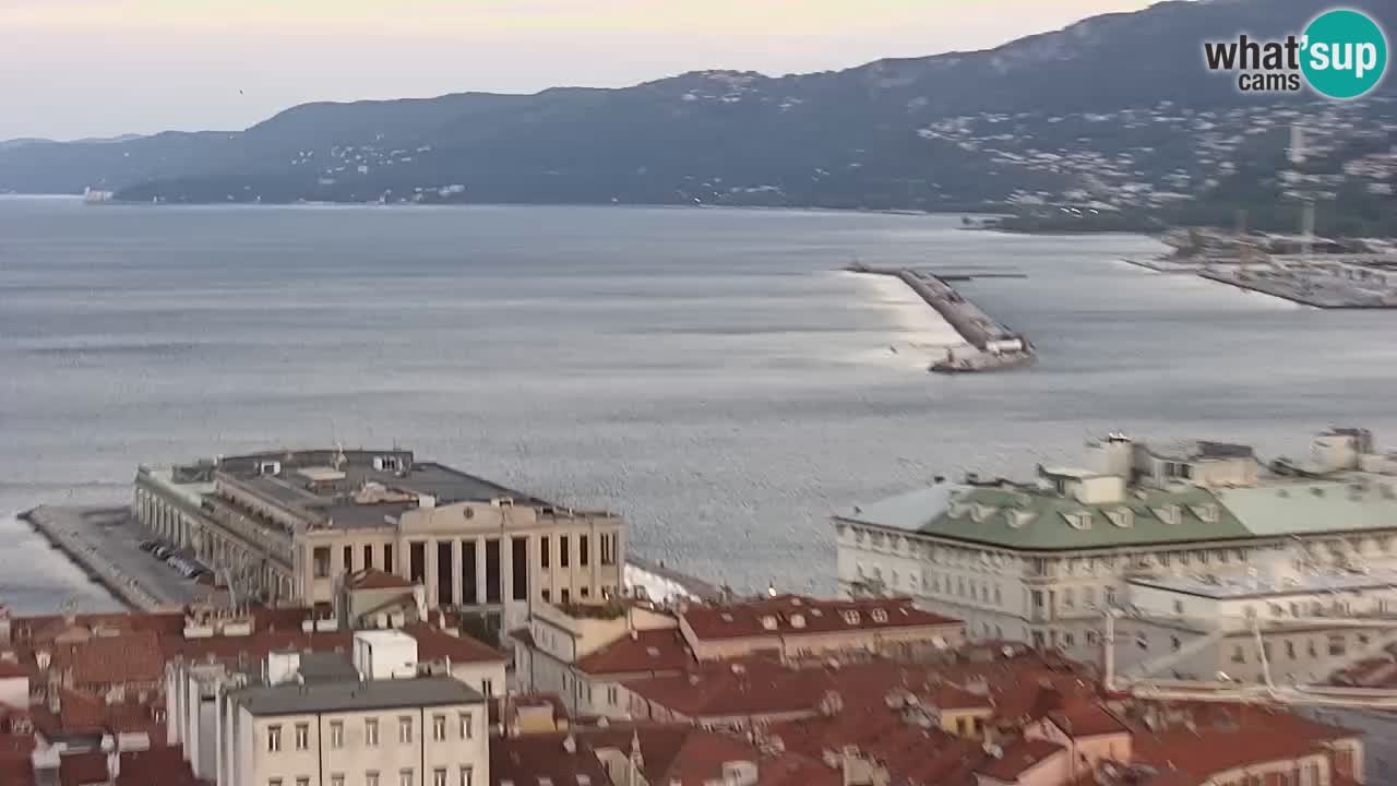 Live webcam Trieste – Panorama of the city, the Gulf, the maritime station and the Miramare castle