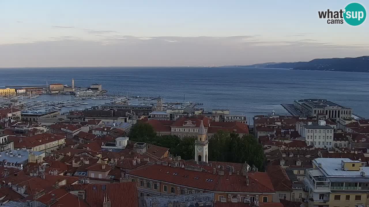 Live webcam Trieste – Panorama della città, del Golfo, stazione marittima e del castello di Miramare