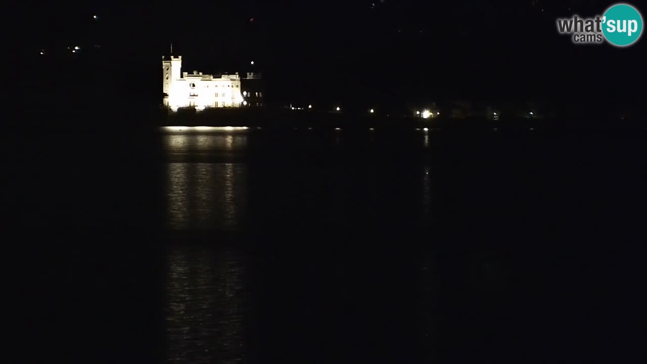 Webcam en direct Trieste, ville, golfe, port et château de Miramare
