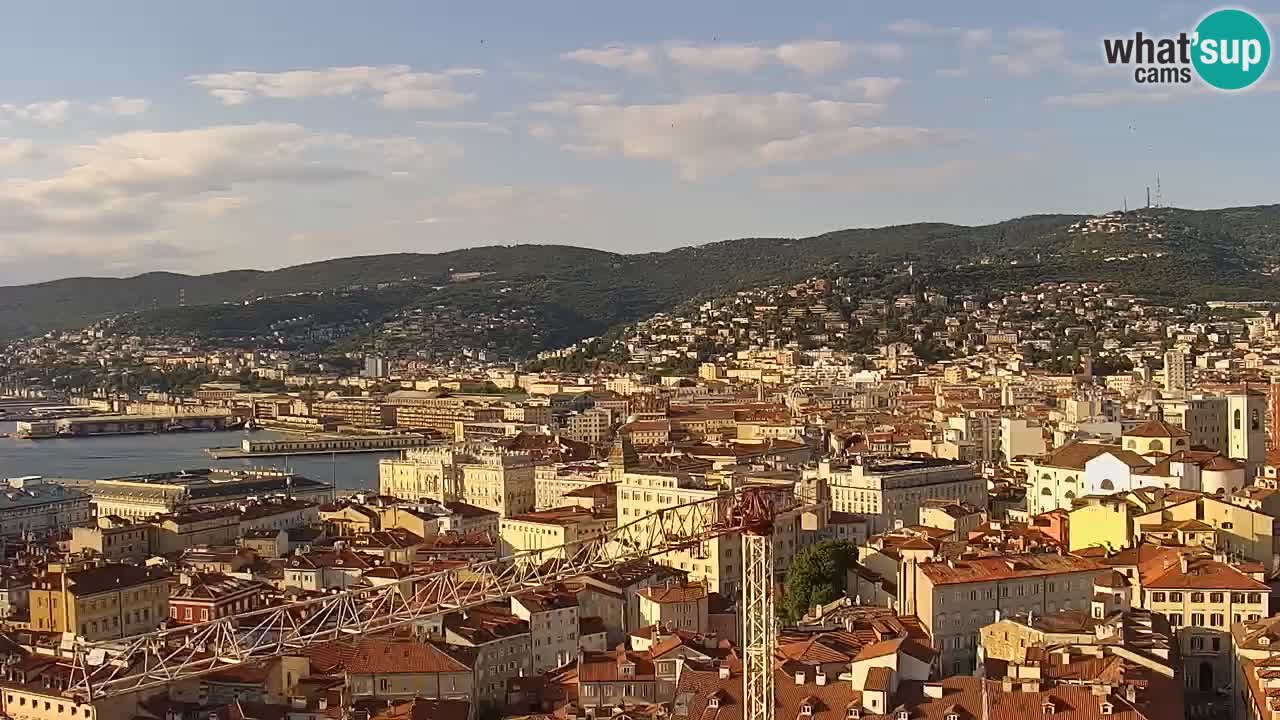 Spletna kamera v živo Trst – Panorama mesta, zaliva, pomorske postaje in gradu Miramar