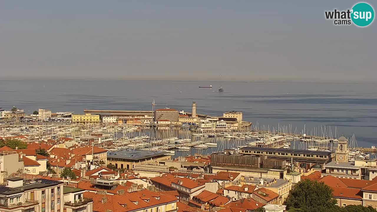 Webcam en direct Trieste, ville, golfe, port et château de Miramare