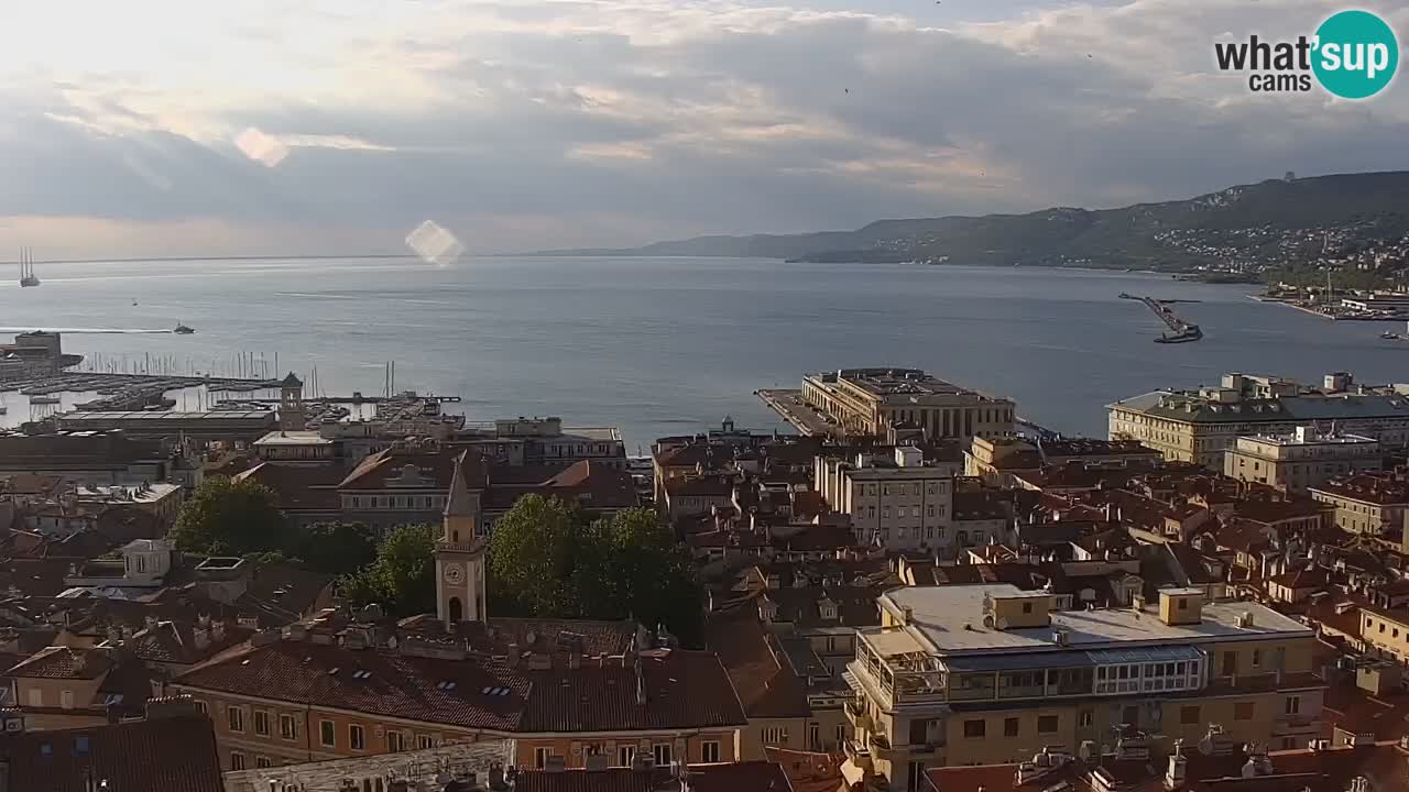 Webcam en direct Trieste, ville, golfe, port et château de Miramare