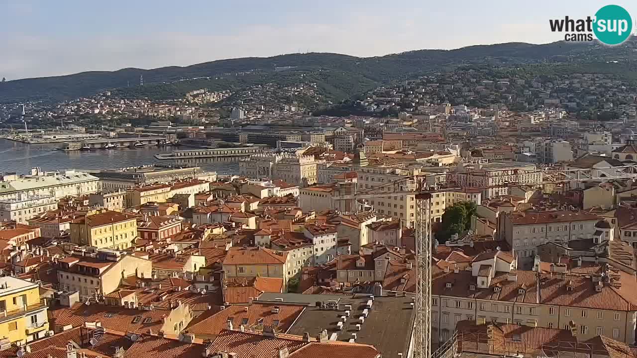 Spletna kamera v živo Trst – Panorama mesta, zaliva, pomorske postaje in gradu Miramar