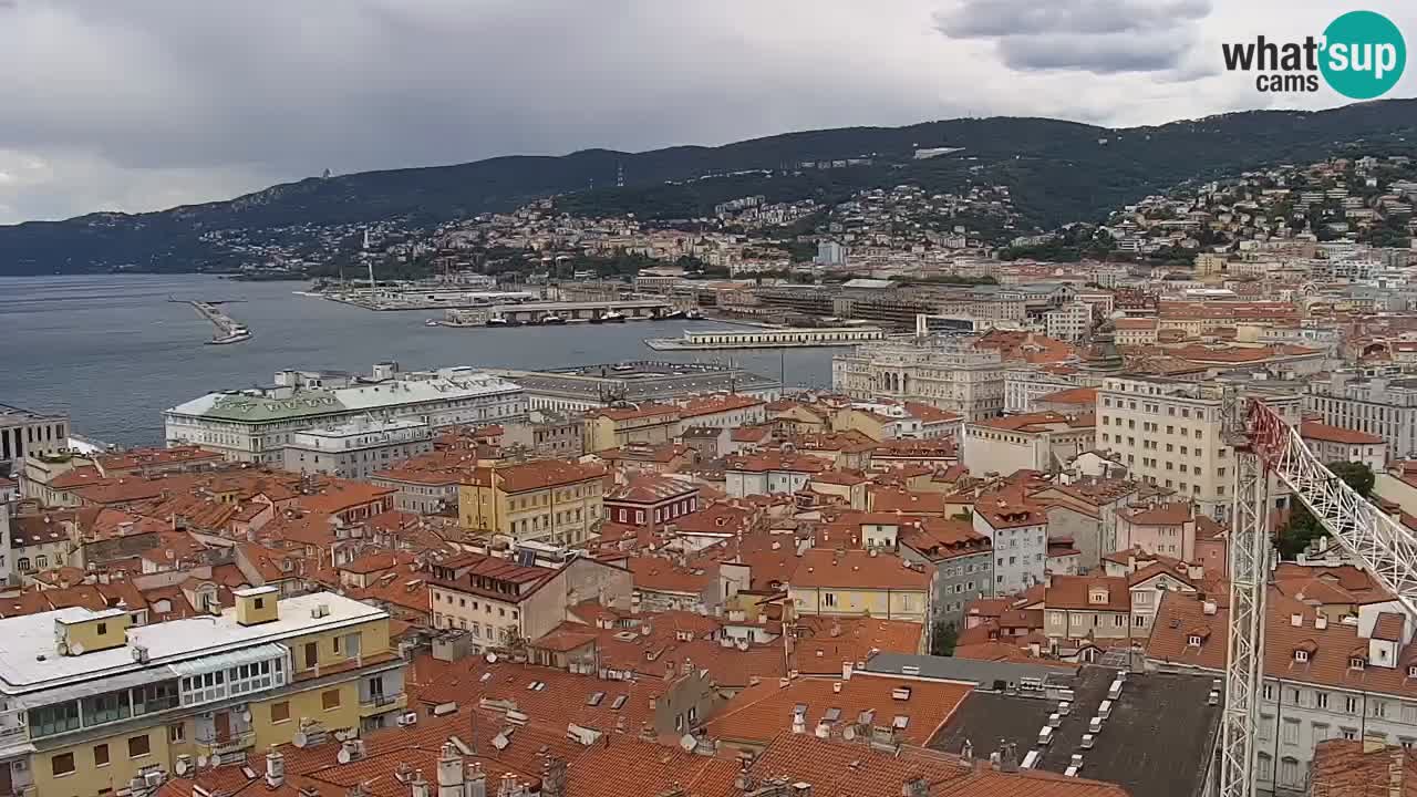 Spletna kamera v živo Trst – Panorama mesta, zaliva, pomorske postaje in gradu Miramar