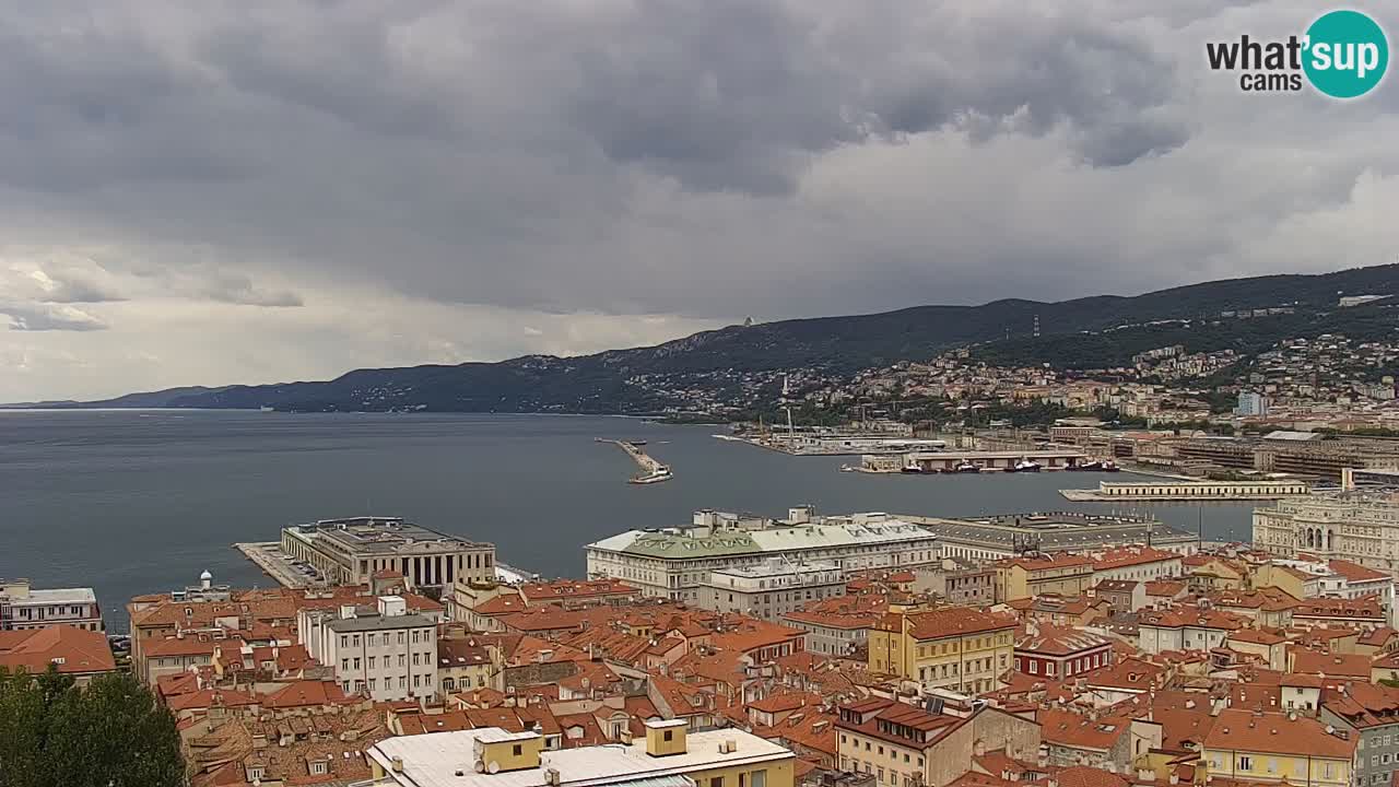 Webcam en direct Trieste, ville, golfe, port et château de Miramare