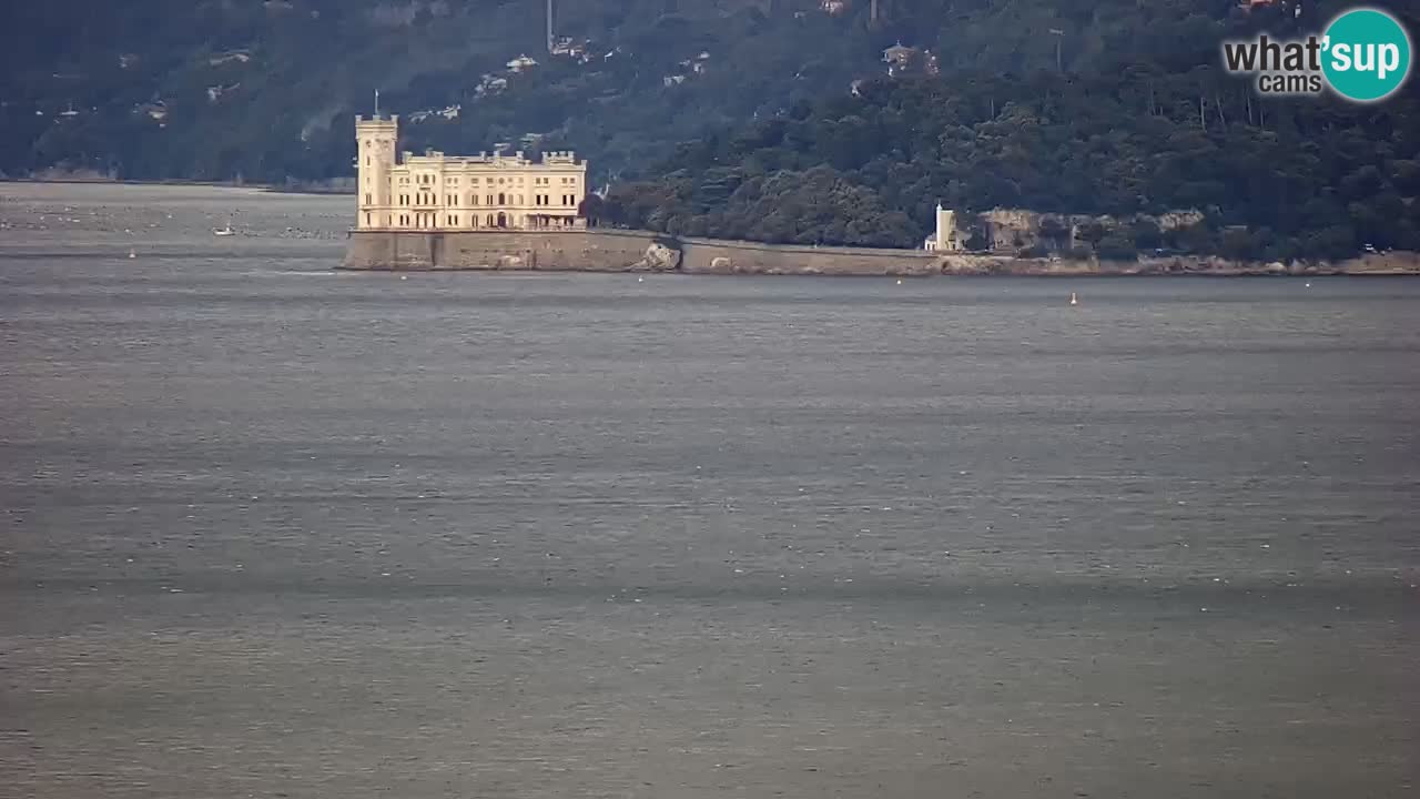 Live webcam Trieste – Panorama della città, del Golfo, stazione marittima e del castello di Miramare