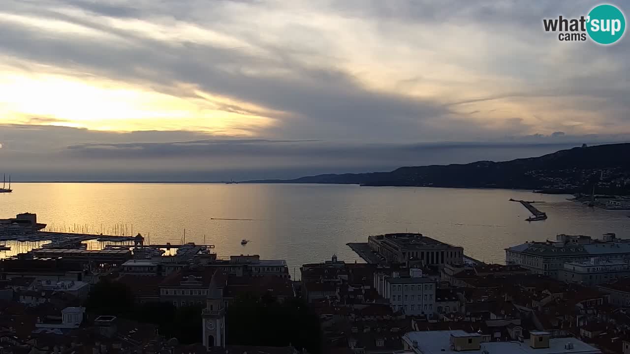 Live webcam Trieste – Panorama of the city, the Gulf, the maritime station and the Miramare castle