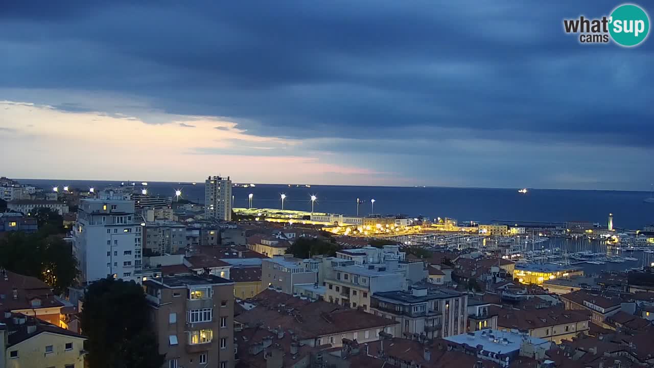 Webcam en direct Trieste, ville, golfe, port et château de Miramare