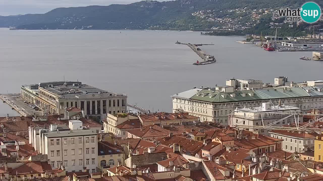 Web kamera Trst uživo – Panorama grada, zaljeva, pomorske postaje i dvorca Miramare
