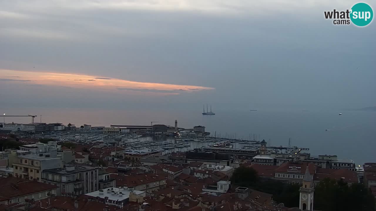 Live webcam Trieste – Panorama della città, del Golfo, stazione marittima e del castello di Miramare