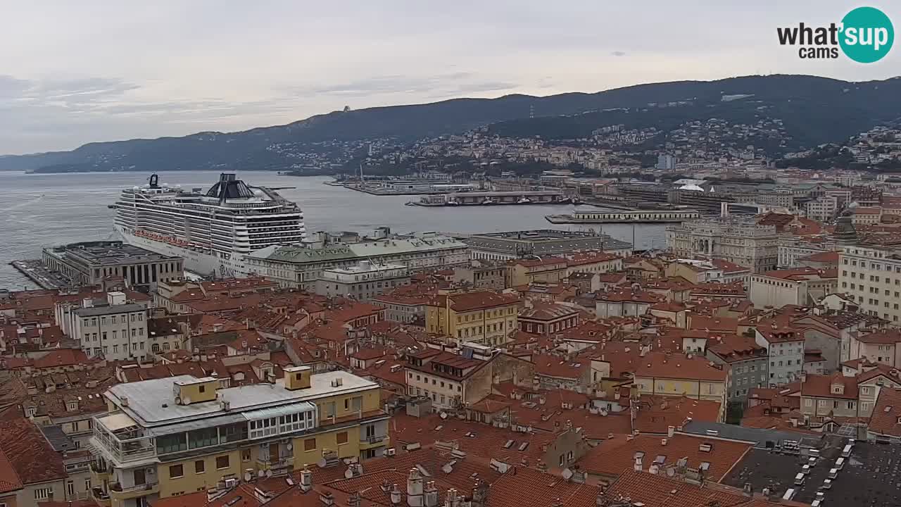 Web kamera Trst uživo – Panorama grada, zaljeva, pomorske postaje i dvorca Miramare