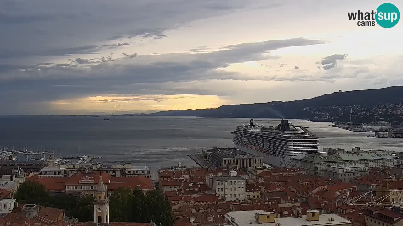Live webcam Trieste – Panorama della città, del Golfo, stazione marittima e del castello di Miramare