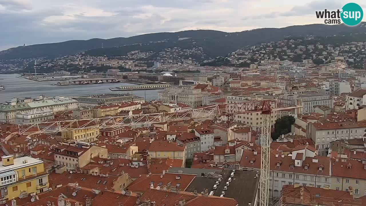 Webcam en direct Trieste, ville, golfe, port et château de Miramare