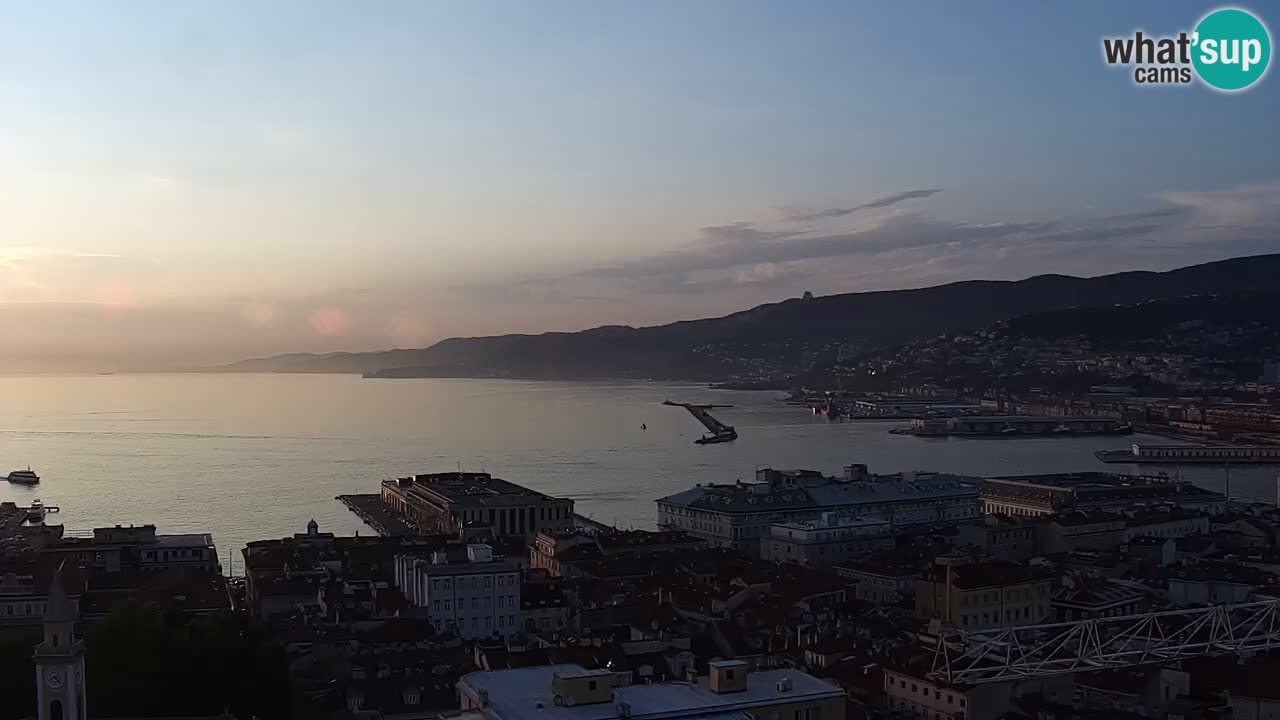 Webcam en direct Trieste, ville, golfe, port et château de Miramare