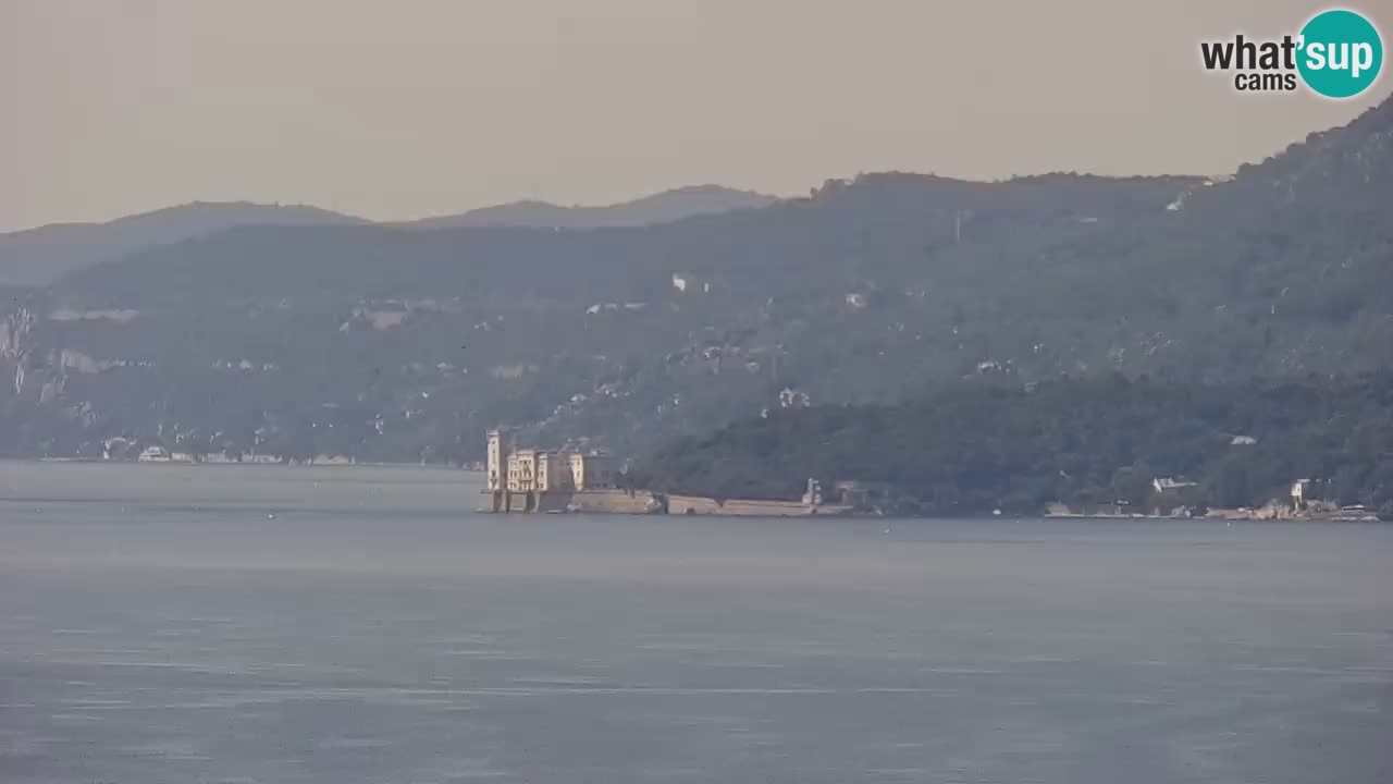 Webcam en direct Trieste, ville, golfe, port et château de Miramare