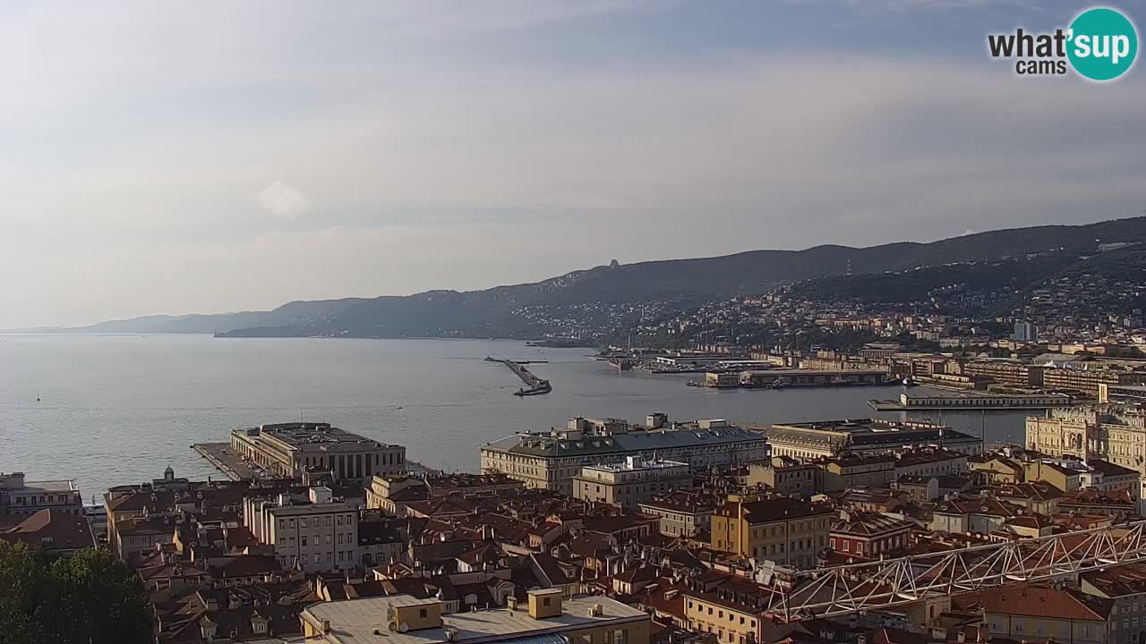 Webcam en direct Trieste, ville, golfe, port et château de Miramare