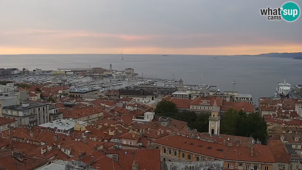 Webcam en direct Trieste, ville, golfe, port et château de Miramare
