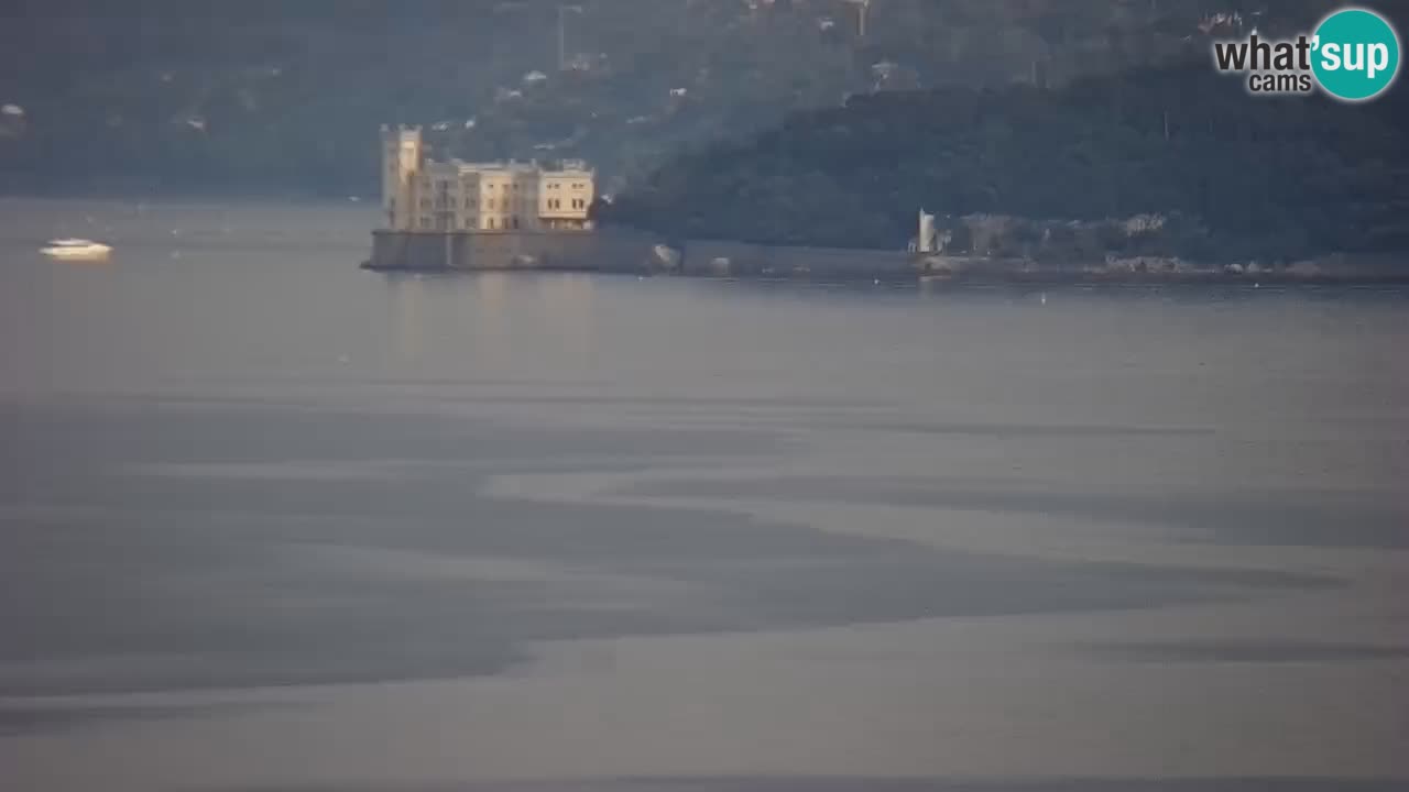 Live webcam Trieste – Panorama della città, del Golfo, stazione marittima e del castello di Miramare